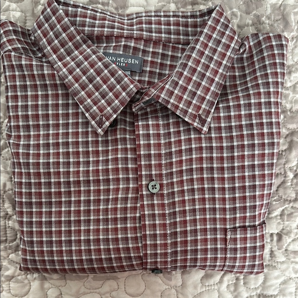 Van Heusen Flex Button Down Long  Sleeve Shirt Size XL Neck 17-17.5 Men’s Maroon